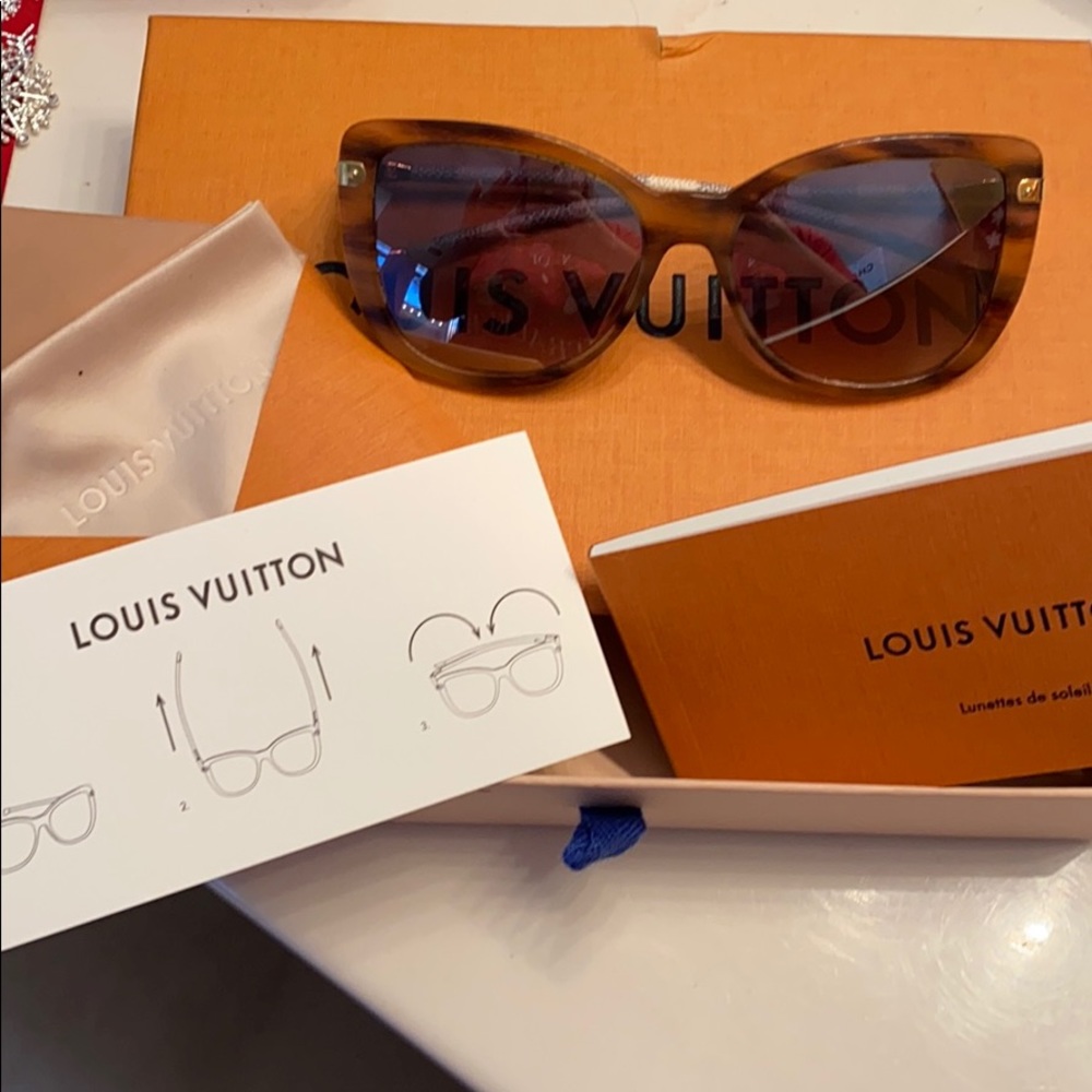LOUIS VUITTON Damier Azur Charlotte Sunglasses